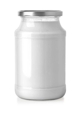 Kırpma yolu olan cam süt kreması kavanozu beyaza izole edilmiş