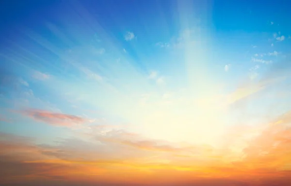 Koncepcja Niebiańskiego Świata Zachód Słońca Wschód Słońca Chmurami — Zdjęcie stockowe