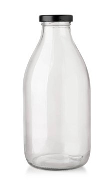 Siyah kapaklı boş süt şişesi, kırpma yolu olan beyaz üzerinde izole