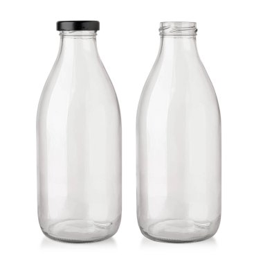 Beyaz arka planda izole edilmiş boş süt şişesi seti.