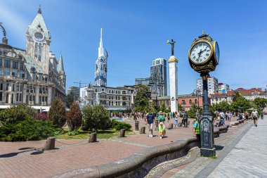 BATUMI, ADARIA, GEORGIA - 11 Haziran 2023: Avrupa Meydanı, Gürcistan 'ın başkenti Batumi' de yer alan bir mimari simgedir..