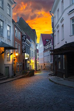 Roma, İtalya 20 Aralık 2023: Çikolatalı çikolata topları. Malta üreticileri Mars Inc. tarafından üretilen bir şekerleme ürünüdür.