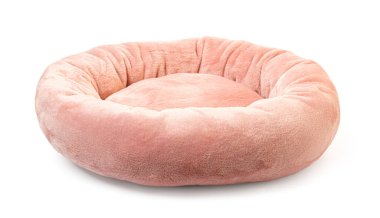 Pembe, yuvarlak, peluş, bembeyaz bir yatak.