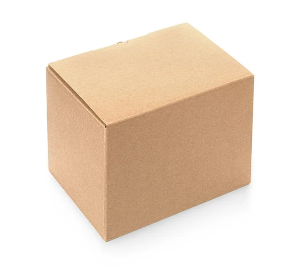 白い背景で隔離された1つの閉鎖したボール紙箱か茶色のペーパー パッケージ箱 — ストック写真