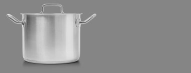 Gri arkaplanda kopyalama alanı olan paslanmaz çelik kap izole edildi