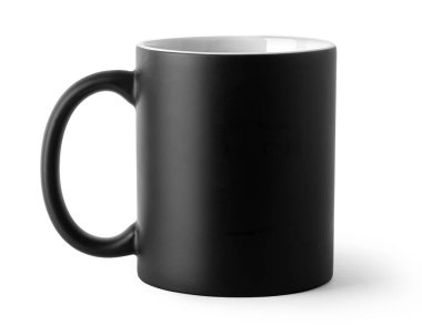 Siyah kupa maketi kırpma yolu ile beyaz arkaplanda izole edildi