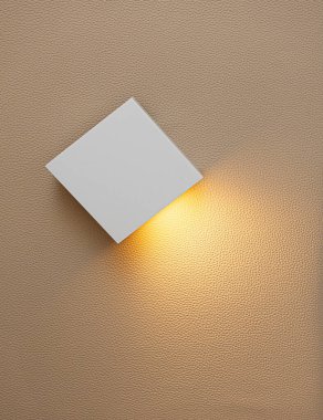 Duvardaki modern duvar lambası