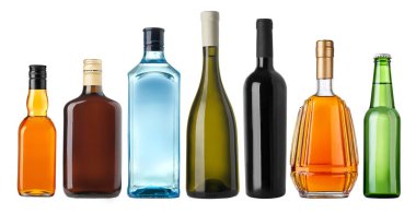 Şeffaf arkaplanda farklı sıvılar bulunan şişeler..