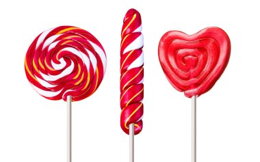 Beyaz arkaplanda izole edilmiş renkli lolipoplar