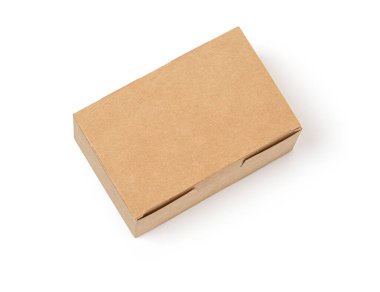 Kırpma yolu ile beyaz arkaplanda izole kahverengi karton kutu