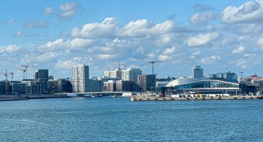 Helsinki, Finlandiya Haziran 06: 24 Helsinki argo terminalinin güneyindeki liman, araç boşaltımı