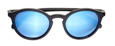 Şişeler izole edilmiş.