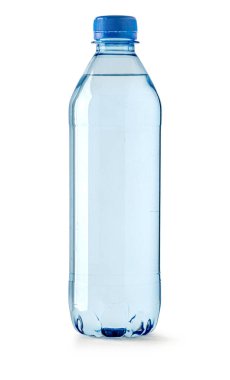 mavi plastik su şişesi üzerinde beyaz izole