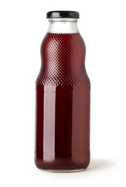 Kırpma yolu ile beyaz arka planda izole meyve suyu ile cam şişe