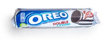 Savona, İtalya 07 Haziran 204: Oreo Çifte Krema Paketi beyaz arka planda kırpma yolu ile