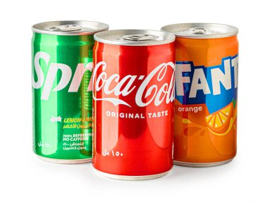 Anapa, Rusya, Eylül 03, 2024: Coca-Cola Fanta Sprite ürünleri limonata içeceği beyaz arka planda izole edilmiş
