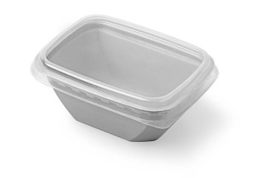 Dikdörtgen gri plastik yiyecek kabı şeffaf kapakla kapatılmış, beyaz arkaplanda izole edilmiş, kesilmiş