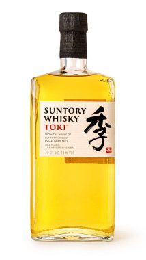 Anapa, Rusya - 23 Şubat 2025: Suntory Whisky Toki şişesi beyaz arka planda duruyor, kendine özgü etiketini ve altın sıvısını gösteriyor