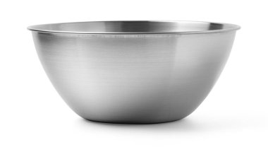 Fırçalanmış metal karıştırma kabı beyaz arka planda izole edilmiş, pişirme ve pişirme için mükemmel.