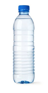 Mavi kapaklı plastik bir şişenin içindeki yenilenmiş su stüdyoları, hidrasyon ve saflığı destekliyor.