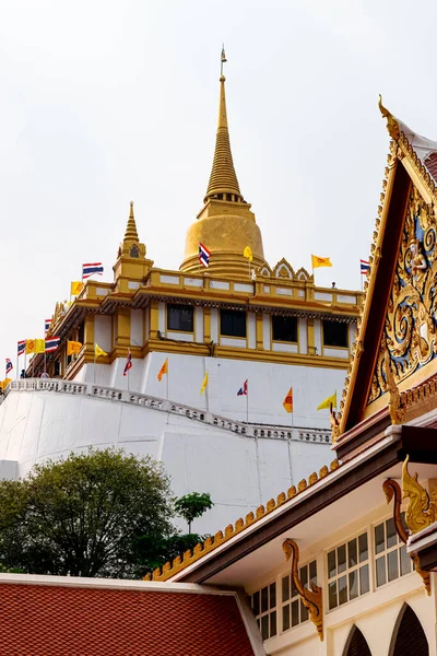stock image Golden Mountain at Wat Saket Ratcha Wora Maha Wihan, Bangkok, Thailand.