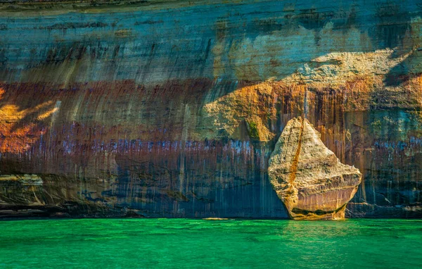 Падіння Гранітного Каменю Мінеральними Вітражами Ліцензійні Стокові Зображення