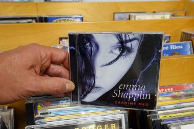 NETHERLANDS - AUGust 2022: CD albümü: Emma Shapplin - Carmine Meo, Fransız soprano 'nun 1997 yılında yayımlanan bir CD kaydı..