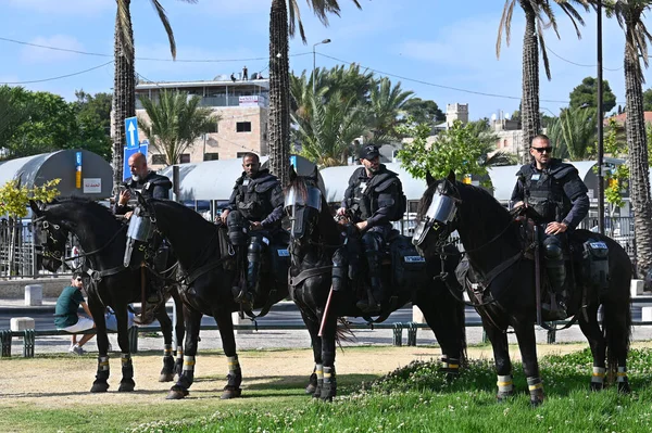 Jerusalem Israel May 2023 Israeli Mounted Police Monitoring Horseback Friesian — Stock Photo, Image