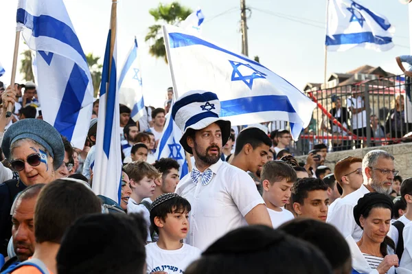 Gerusalemme Israele Maggio 2023 Partecipanti Vestiti Cartelli Israeliani Come Sostenitori — Foto Stock