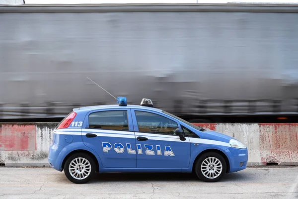Bari Itália Julho 2023 Vigilância Por Carro Azul Polícia Zona — Fotografia de Stock