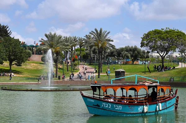 Anana Israele Maggio 2023 Fontana Lago Con Una Barca Ricreatori — Foto Stock