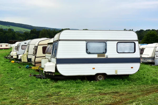 Vintage Caravans Uit Jaren Tachtig Negentig Een Camping België Stockfoto