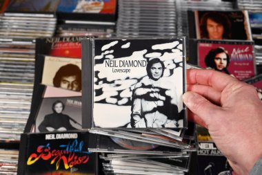 The NETHERLANDS - FEBRUARY 2024: 1991 yılında Amerikalı şarkıcı ve söz yazarı Neil Diamond tarafından bir koleksiyon fuarında satışa sunulan Lovescape albümü