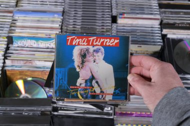 The NETHERLANDS - Mart 2024: 1985 'te Tina Turner' ın single 'ı David Bowie ile düet yaptı, 
