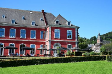 STAVELOT, BELGIUM - 2024 AĞUSTUSTOM: Stavelot Manastırı Terası, Belçika, Stavelot Prens-Piskoposları Manastırı