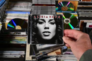 The NETHERLANDS - OCTOBER 2024: CD: Alicia Keys - As I Am, Amerikalı şarkıcı ve söz yazarı Alicia Keys 'in 2007' de yayımlanan stüdyo albümü..