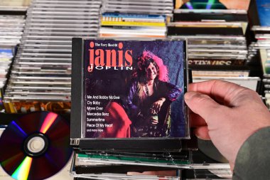 NETHERLANDS - JANUARY 2025: CD albümü: Janis Joplin - The Very Best Of, Amerikalı şarkıcı ve söz yazarı Janis Lyn Joplin 'in 1995 yılında bir koleksiyoncu fuarında satışa sunulan derleme albümü.