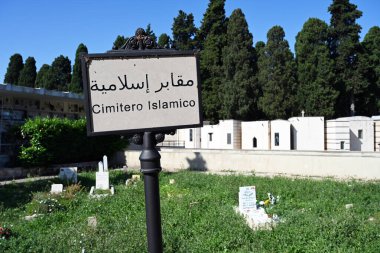 Cimitero Islamico, Bilingual sign, Islamic cemetery in Arabic and Italian script, at a separate section of the Bari cemetery clipart