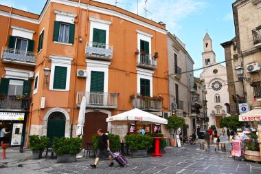 Bari Katedrali manzaralı eski Bari kasabasındaki sokaklar: Bazilika Cattedrale Metropolitana Primaziale San Sabino