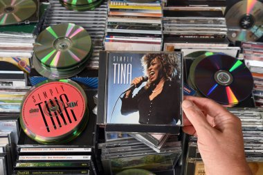The NETHERLANDS - AUGust 2025: CD kaydı Tina Turner - Basitçe Tina, Amerikalı rock şarkıcısı, oyuncu ve yazar Tina Turner 'ın 1995 yılında bir koleksiyon fuarında satışa sunulan derleme albümü..
