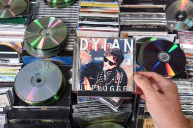 NETHERLANDS - AUGust 2025: CD Albümü: Bob Dylan - MTV Unplugged, Amerikalı şarkıcı ve söz yazarının 1995 yılında bir koleksiyoncu fuarında satışa sunulan CD kaydı
