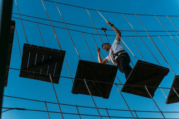 Man Handling Hardest Rope Level Difficulty Adventure Park — Stock Photo, Image