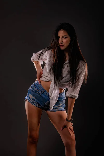 Beautiful Young Girl Leaning Her Leg While Posing Studio — Stock Photo, Image