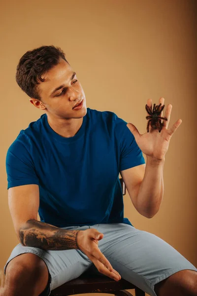 Handsome Man Holding His Tarantula While Sitting Studio — Stock Photo, Image