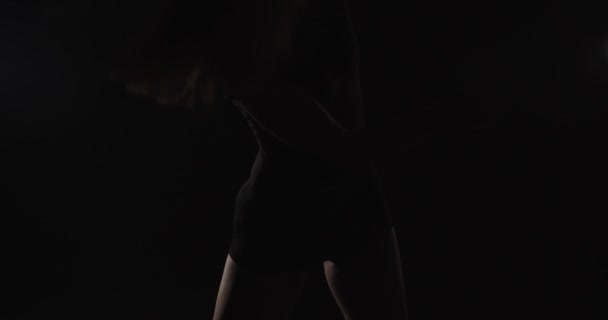 Mystery Girl Tanzt Sehr Schön Zeitlupe Und Studio Silhouette — Stockvideo