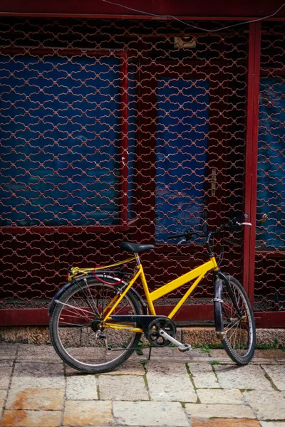 Abgestelltes Fahrrad Tagsüber Freien — Stockfoto