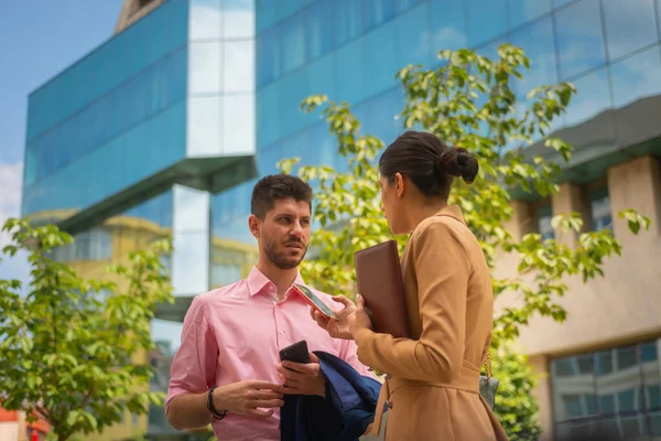 Business Guy Looking His Business Girlfriend While She Checking Her — Stock Photo, Image