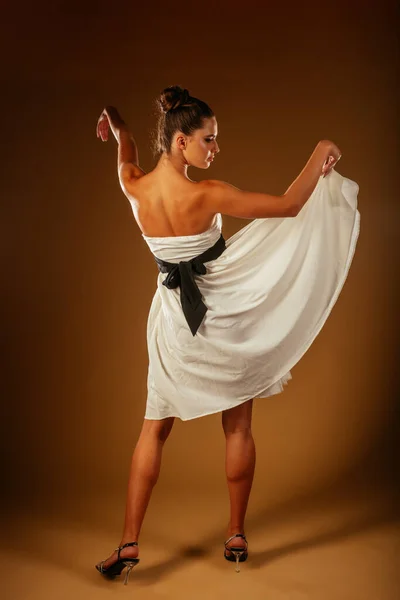 Fit Girl Raised Her White Dress Both Hands Posing Dark — Stock Photo, Image