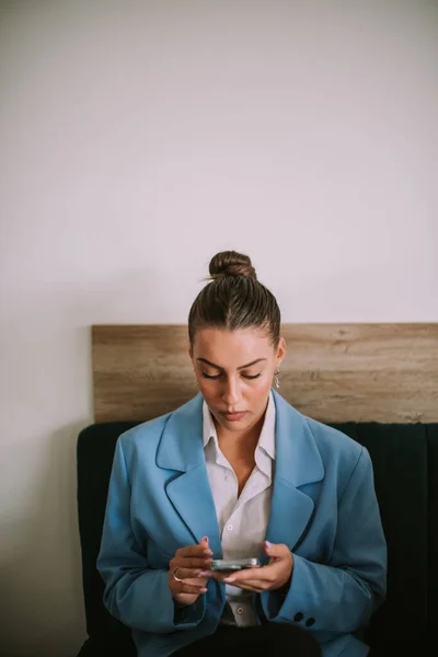Beautiful Business Woman Looking Her Phone While Sitting Cafe — Stok fotoğraf
