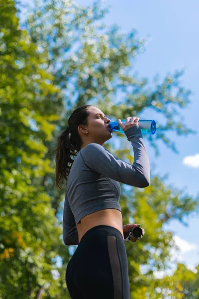 Young Beautiful Girl Standing Drinking Water Workout Park — Stock Photo, Image